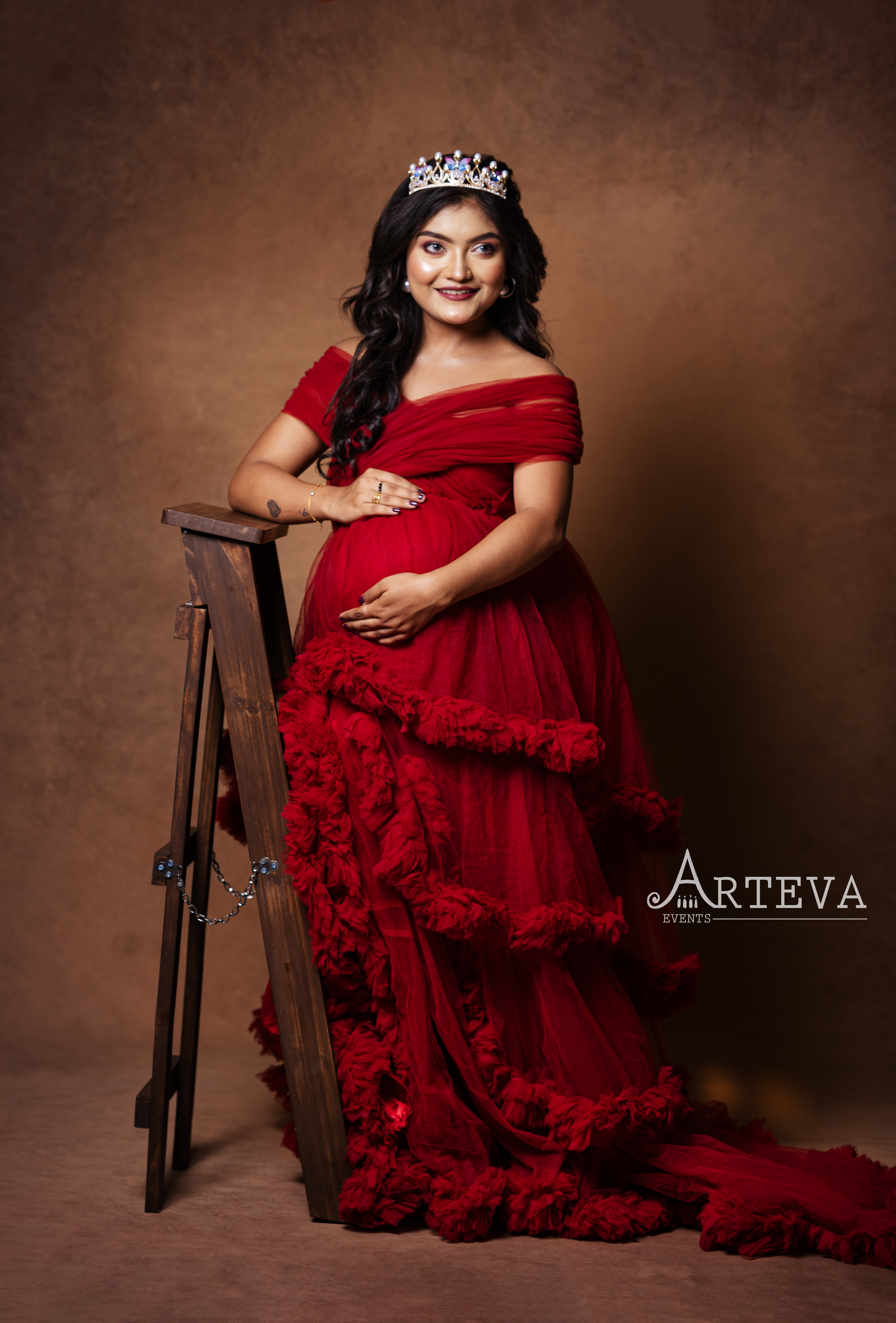 a-Maternity Photoshoot in Red Gown